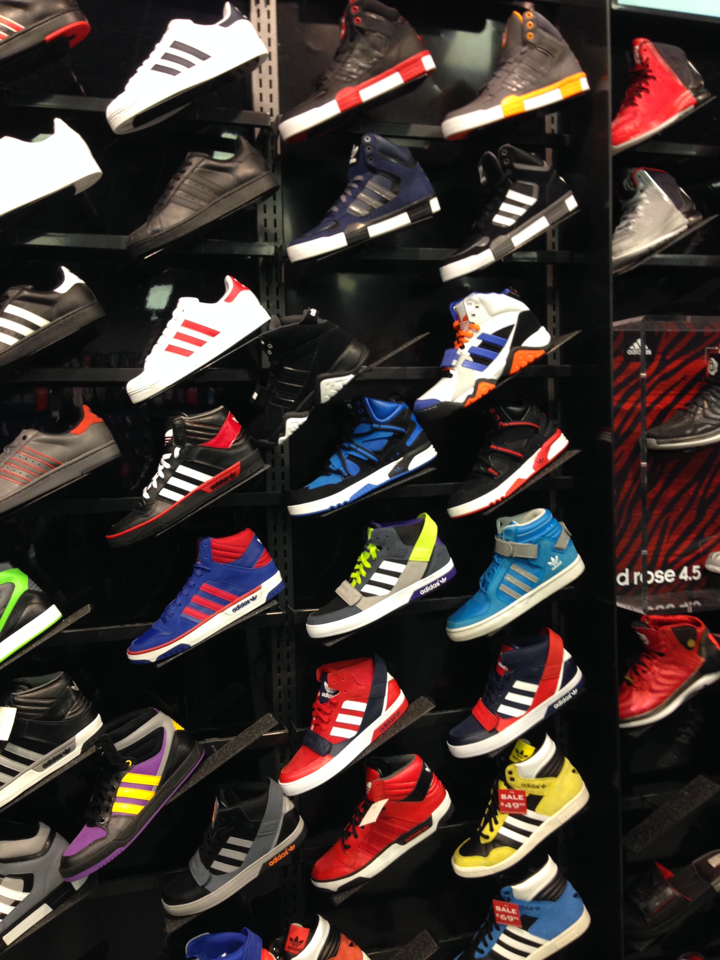 shoe stores that sell adidas